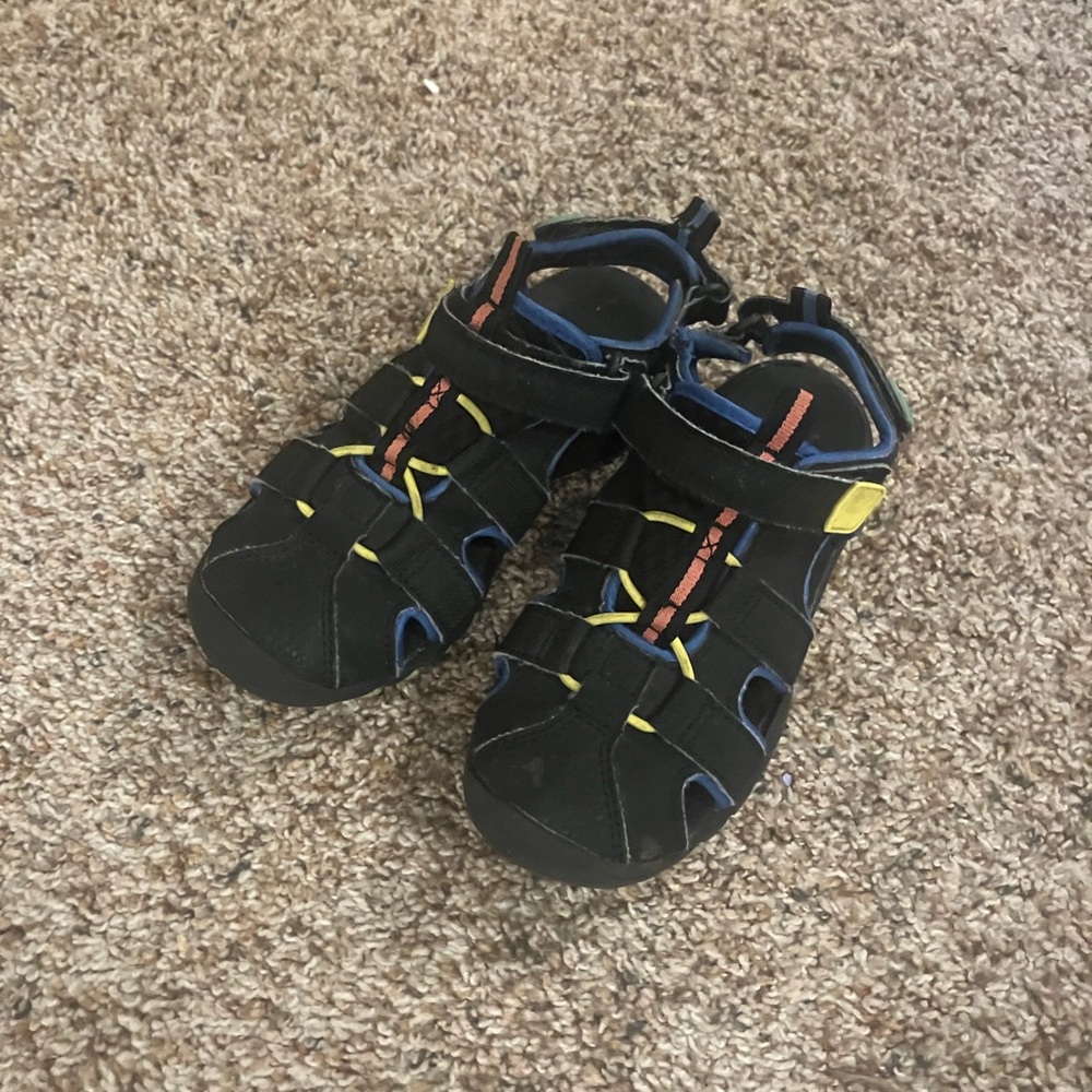 Cat & Jack Black and Blue Sport Sandals with Protective Toe Cap